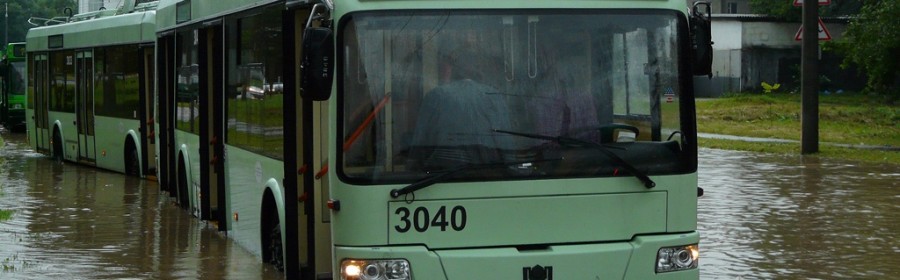 Почему троллейбусы в Херсоне не выходят на маршруты после дождя?