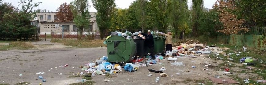 Підрядники бунтують, влада ставить умови, а Херсон потопає в смітті