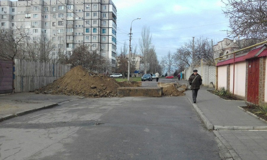 В Херсоне по Комкова не проехать - транспорт движется в объезд (фото)