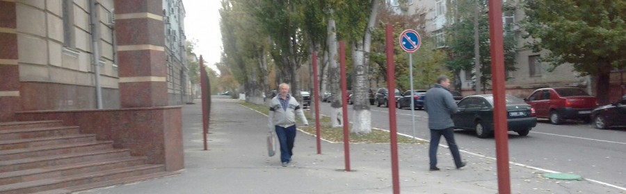 Во имя безопасности: у жителей Херсона позаимствовали тротуар