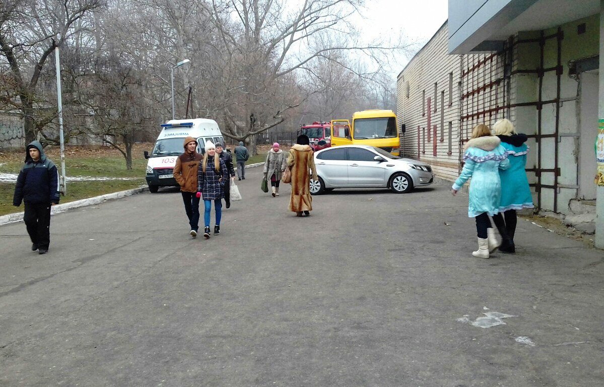 На херсонской ярмарке даже Снегурочки, извините, с яйцами (фотофакт)