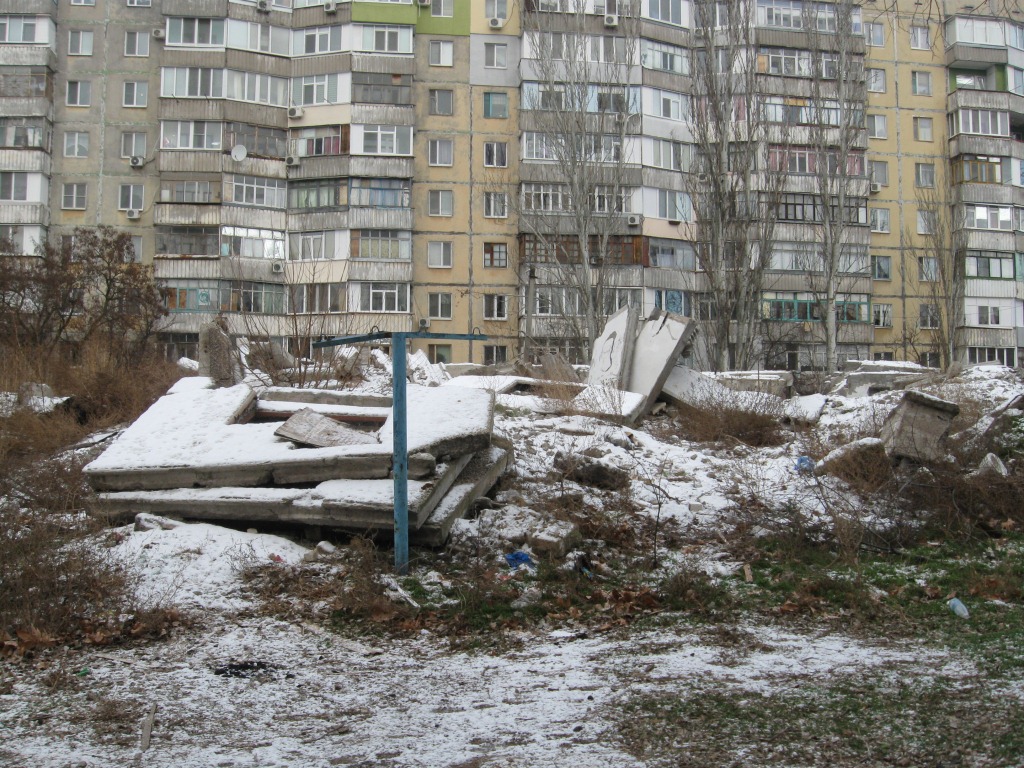 Памятник мэрским обещаниям во втором поколении стал пристанищем херсонских крыс