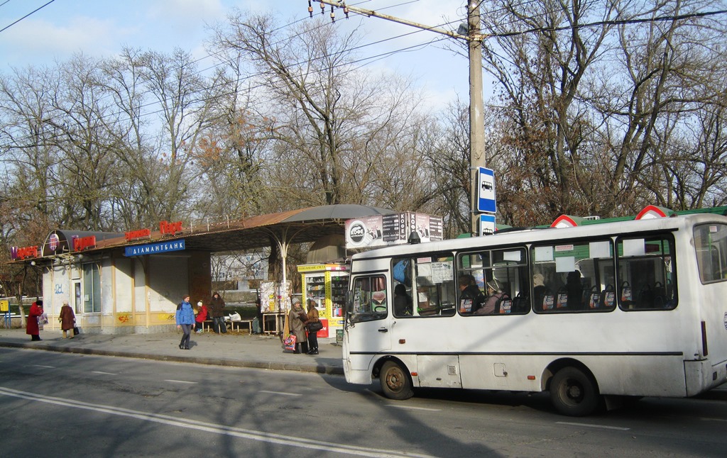 Больше половины херсонских автобусов сегодня тоже не вышли на маршруты