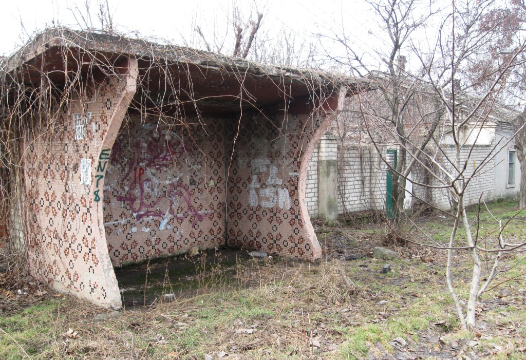 На некоторых херсонских остановках остановилось даже время (фотофакт)