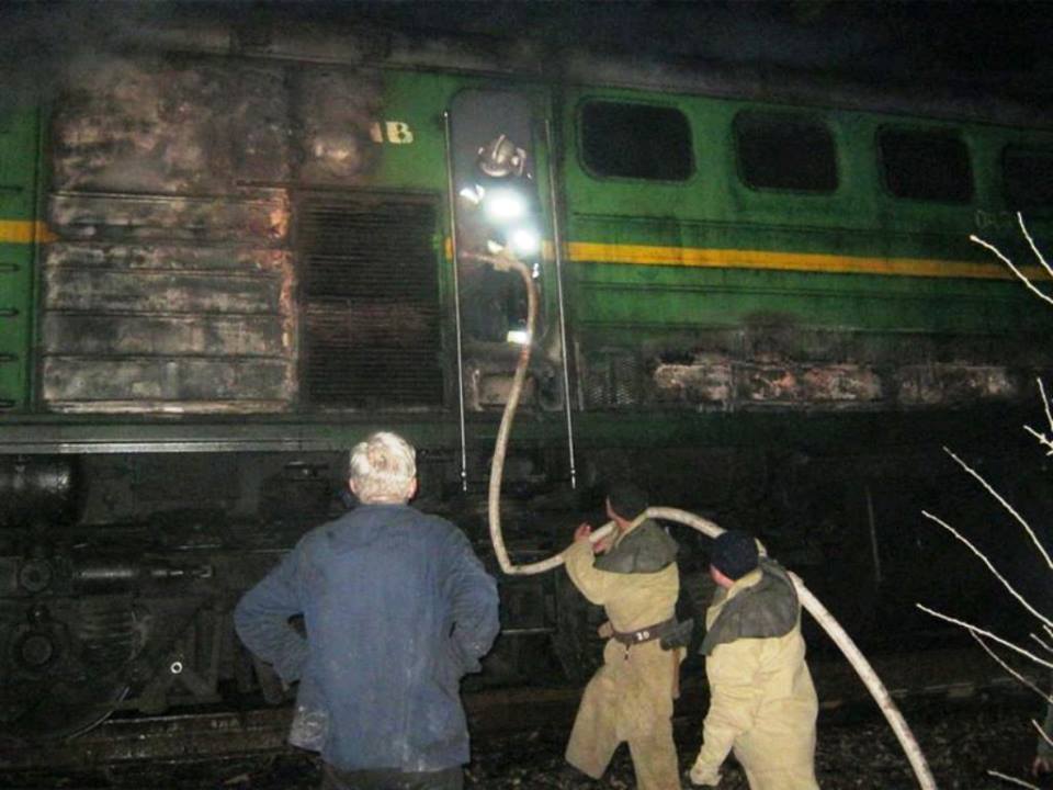 Под Херсоном спасатели тушили поезд с маслом