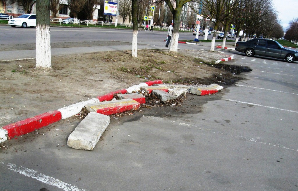 Таврия В порадовала херсонцев бордюром 