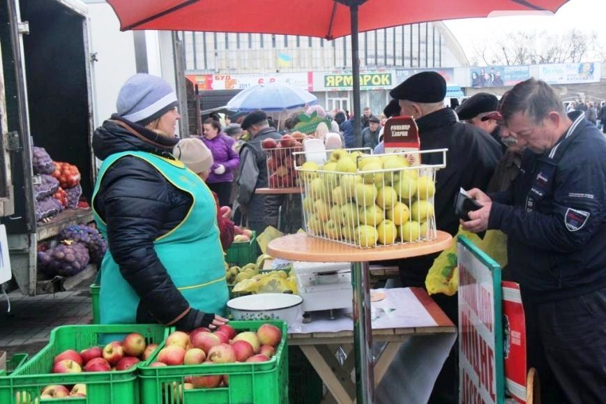 В Херсоне у ККЗ Юбилейный  сегодня и завтра  - продуктовая ярмарка