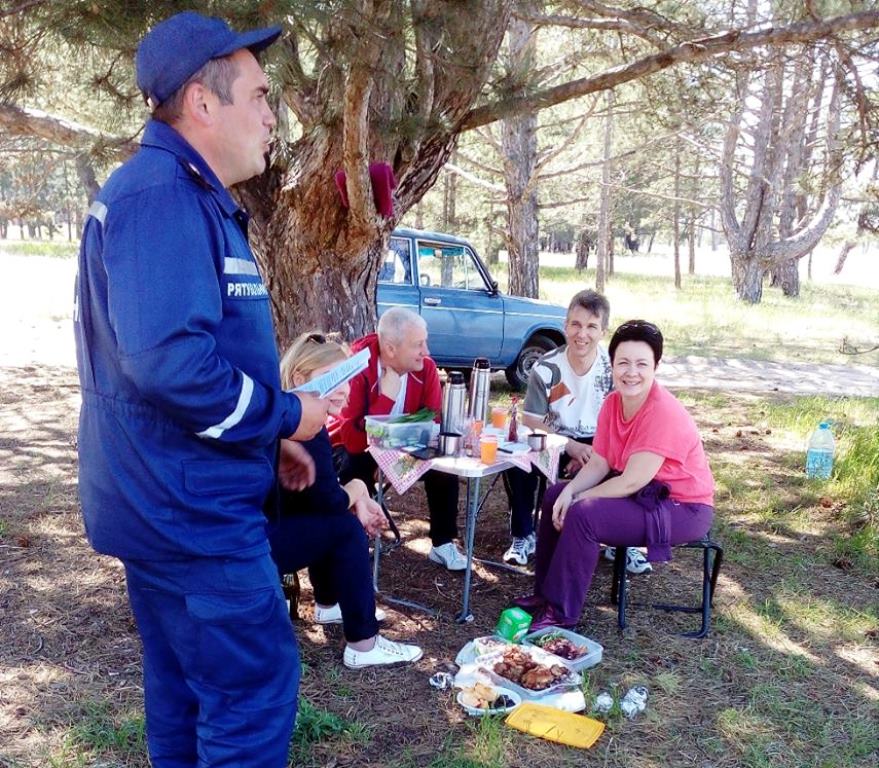 Маевки херсонцев проходят под присмотром спасателей