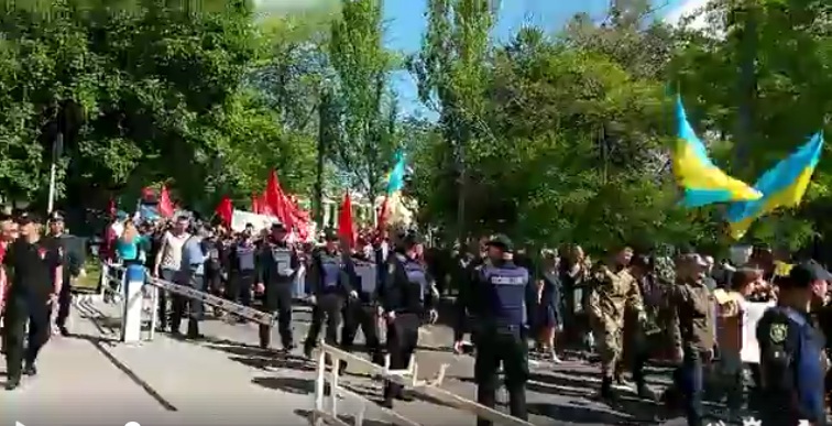 Херсонский марш от площади к набережной добрался без эксцессов (фото)