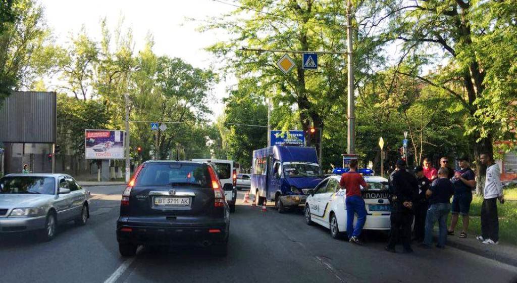 На перекрестке в центре Херсона попала в аварию 