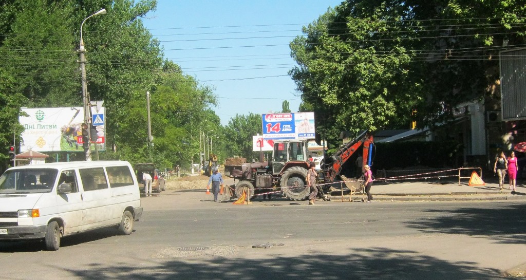 Ремонт на оживленной херсонской улице закончат ко Дню города?