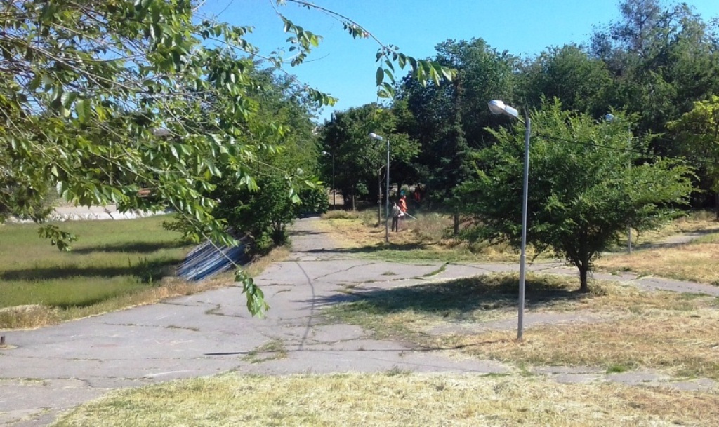 Уборка в парке Херсонская городская крепость привлекает внимание (фото)