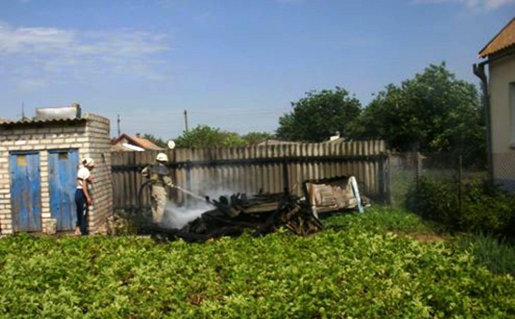 Пожежний казус на Херсонщині: довелося гасити дрова Пожежний казус на Херсонщині: довелося гасити дрова