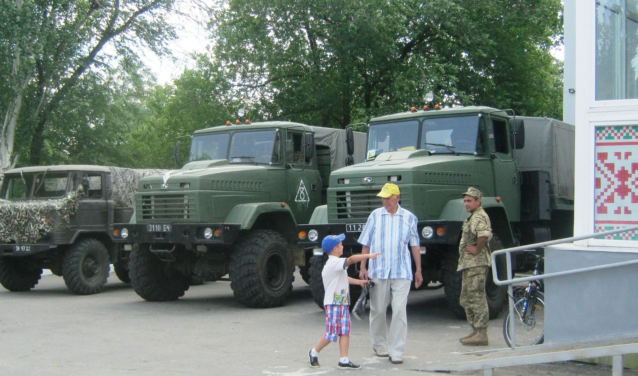 Выставка военной техники в Херсоне заинтересовала детей и пенсионеров (фото)