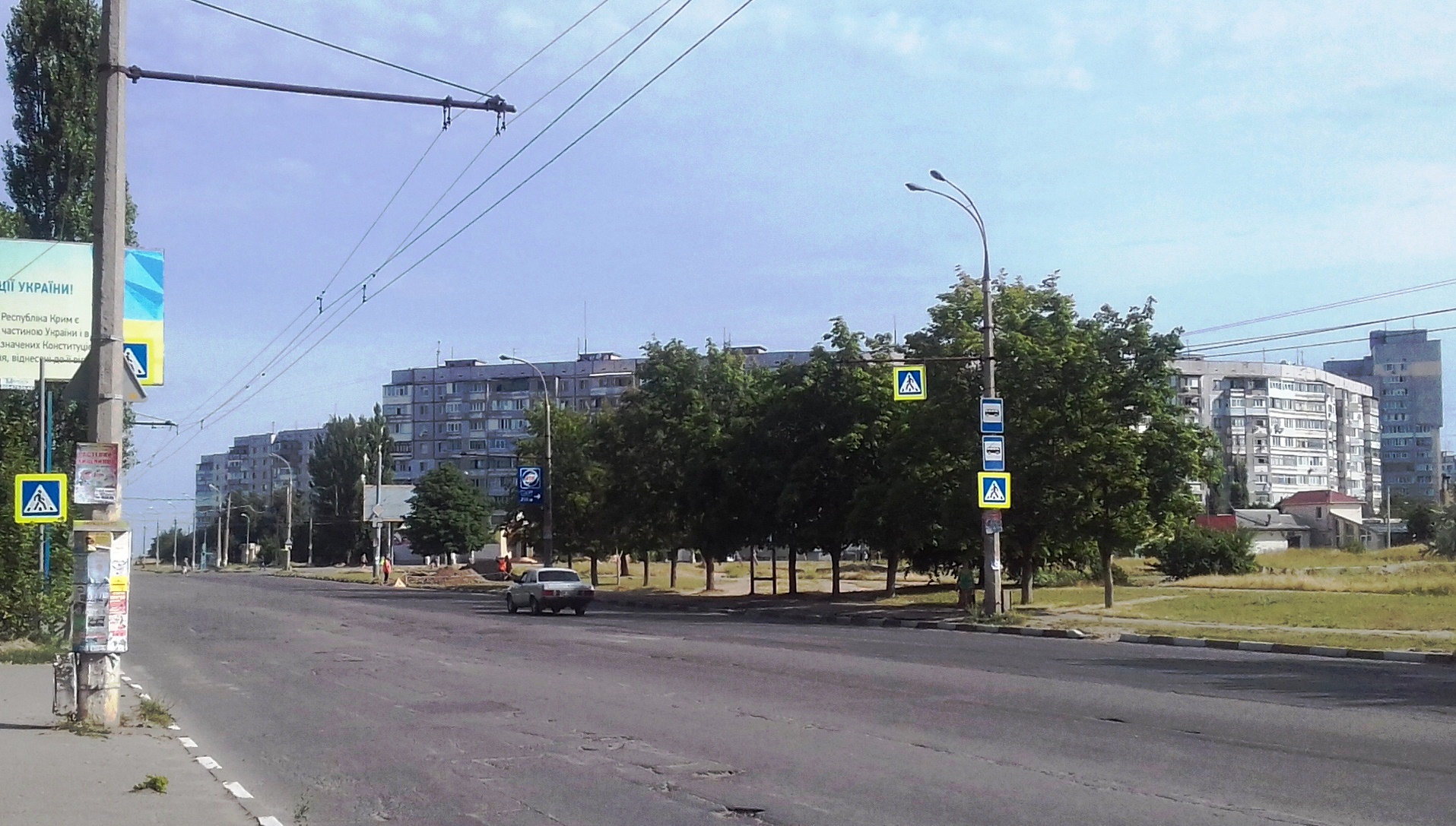 На Таврическом в Херсоне появились коммунальщики - и исчезли (фотофакт)