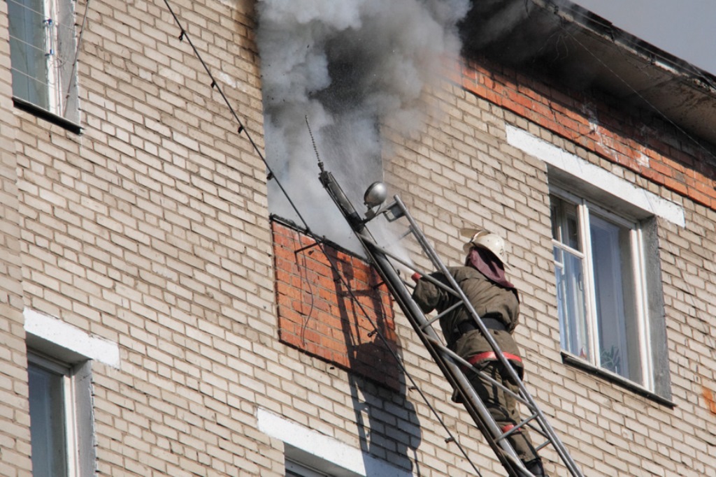 У Херсоні під час пожежі постраждала жінка