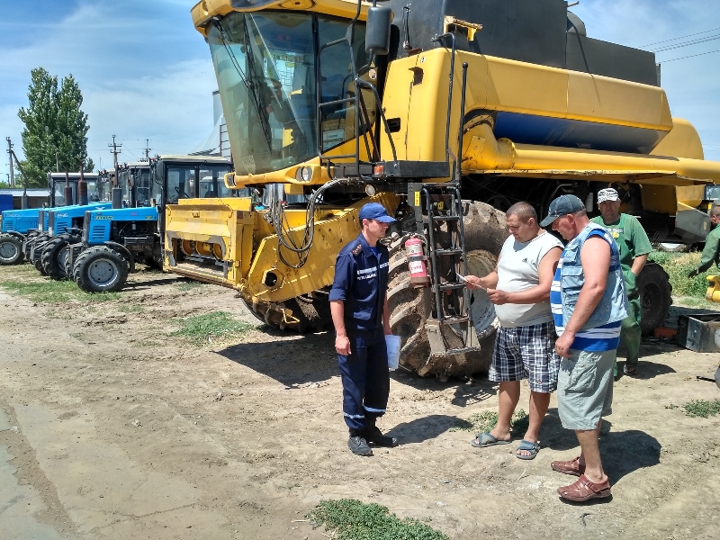 Рятувальники продовжують інспектувати хід жнив на Херсонщині