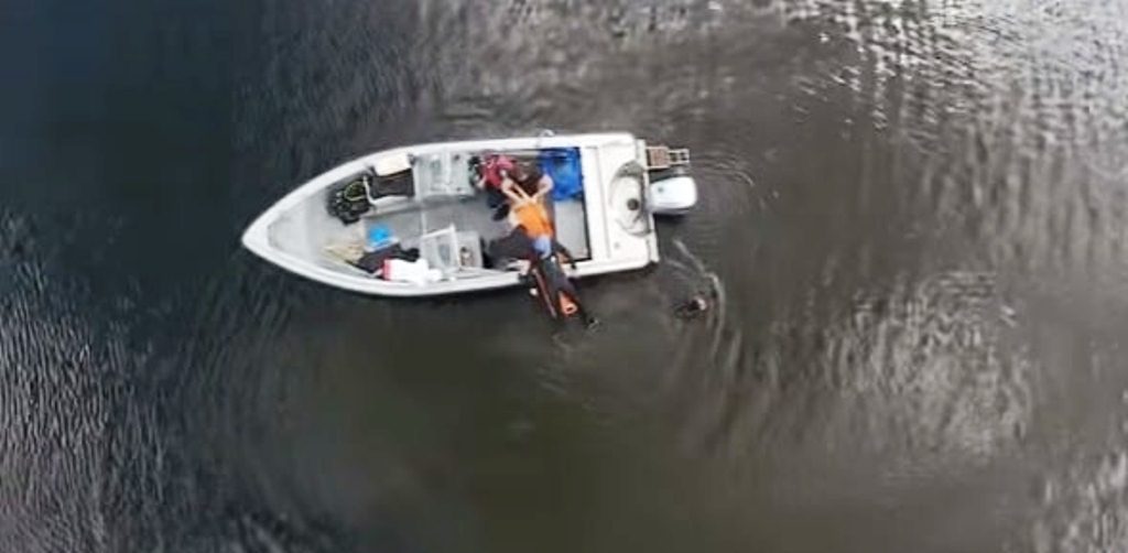 Водолази Херсонської аварійно-рятувальної служби  дістали з води  ще одне тіло