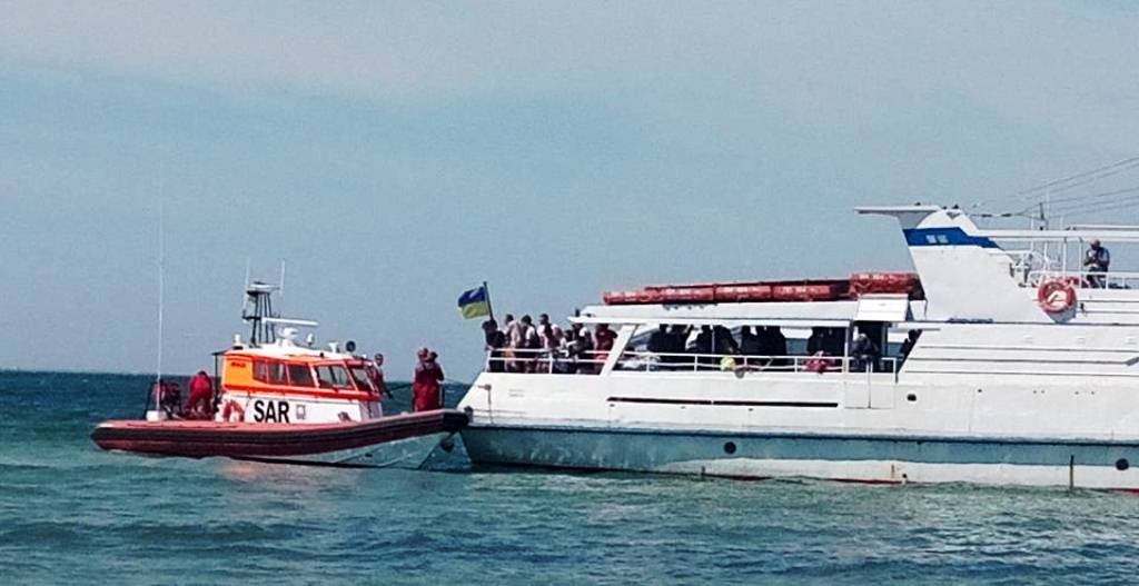 Скадовский туризм стал экстремальным для пассажиров двух теплоходов, севших на мель