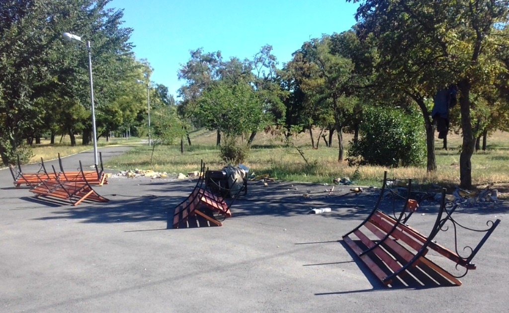 Новые лавочки парков Херсона дали повод противостоянию журналиста и депутата