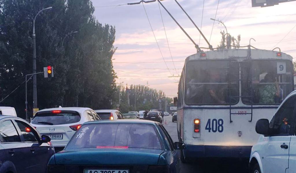 Два ДТП на Железнодорожной помешали херсонцам попасть домой засветло (фото)