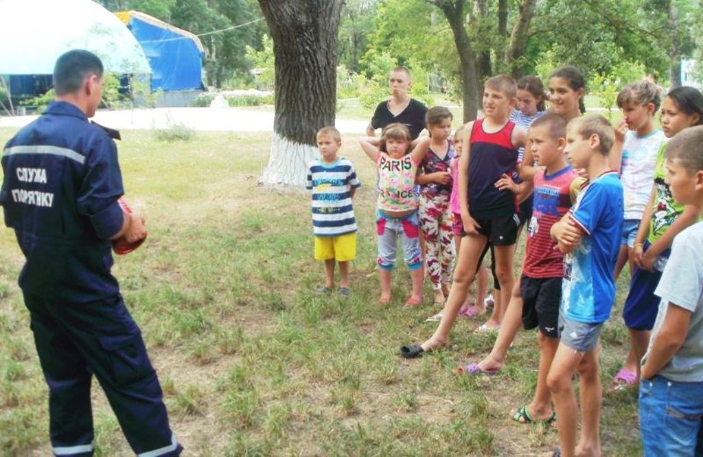 Херсонці відпочивають - рятувальники профілактують (фото)