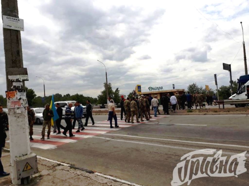 Движение по Антоновскому мосту заблокировали АТОшники из Алешек