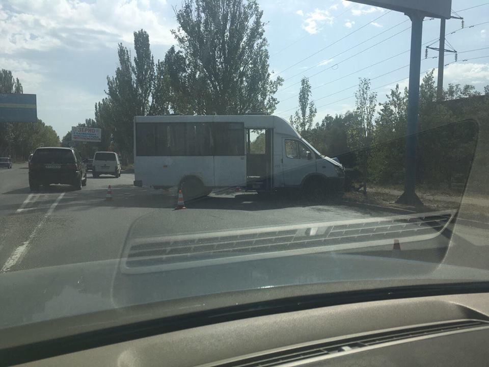 В Херсоне ДТП - маршрутка не разминулась с легковушкой