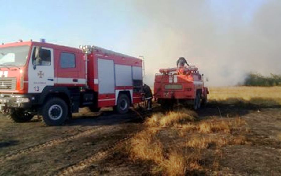 Херсонські рятувальники звітують: 30 вересня в області сталось 14 пожеж в екосистемах