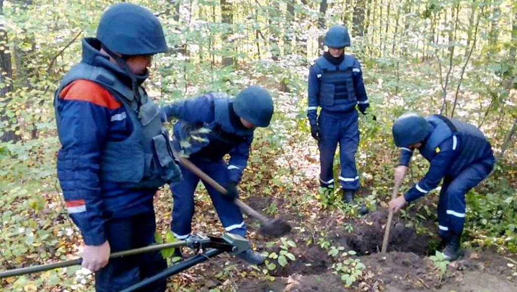 Херсонські піротехніки встигають скрізь: і на Вінниччині, і на Херсонщині знешкоджують снаряди