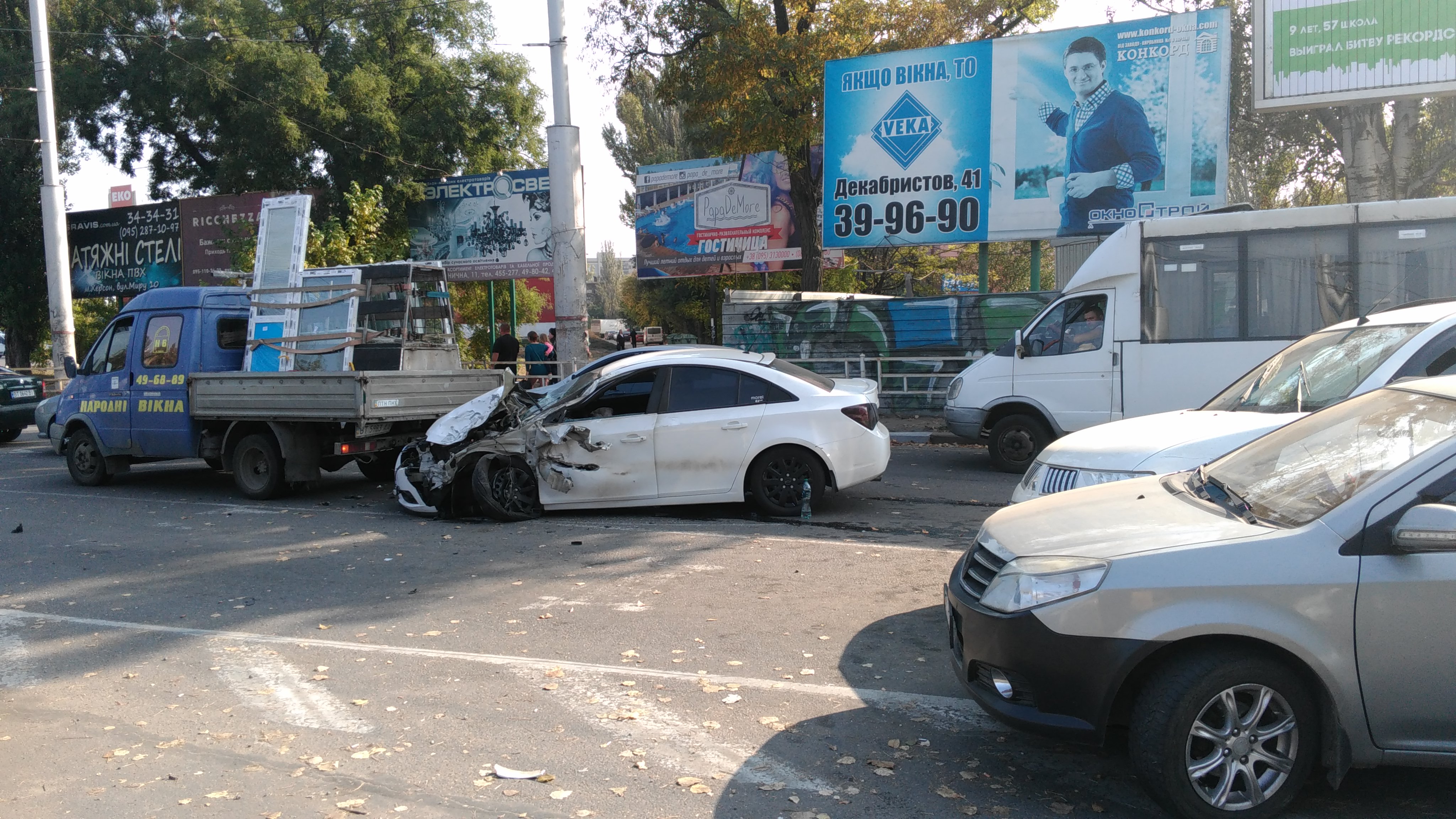 В Херсоне на площади Победы - масштабное ДТП с участием пяти авто