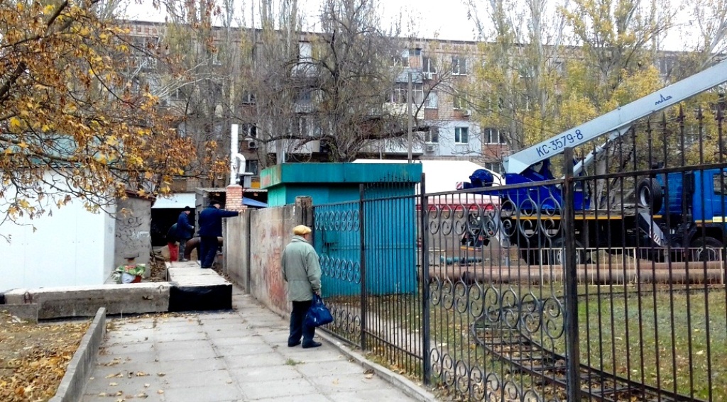 Жителям мкрн. Шуменский херсонские коммунальщики дали надежду (фотофакт)