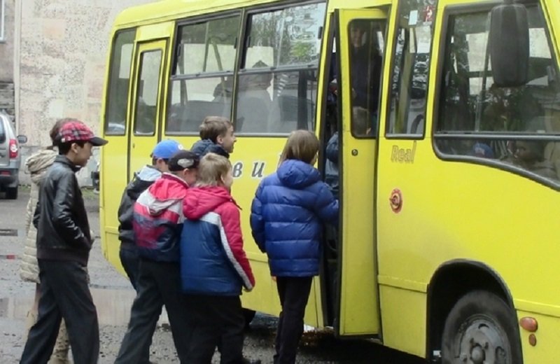 Херсонські школярі можуть їздити на маршрутках за дві гривні