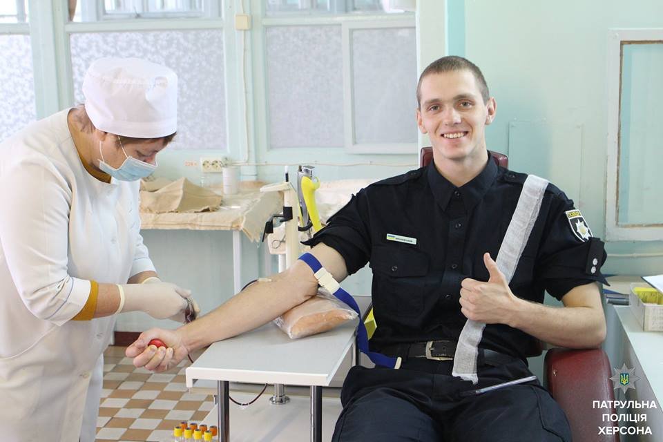 Херсонські поліцейські не цураються бути донорами