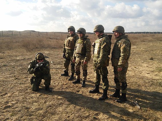 На Херсонщині поліцейські провели навчально-тренувальні стрільби (ФОТО)