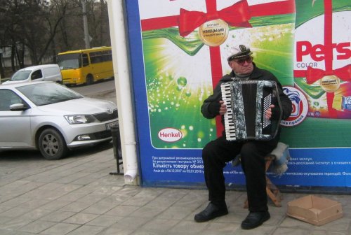 Уличная музыка в Херсоне: профессионализм и патриотизм (фотофакт)