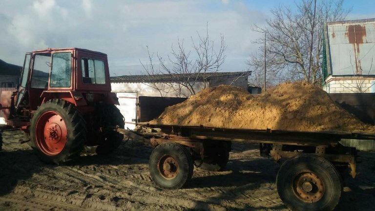 На Херсонщині прикордонники затримали українця, який незаконно перевозив пісок