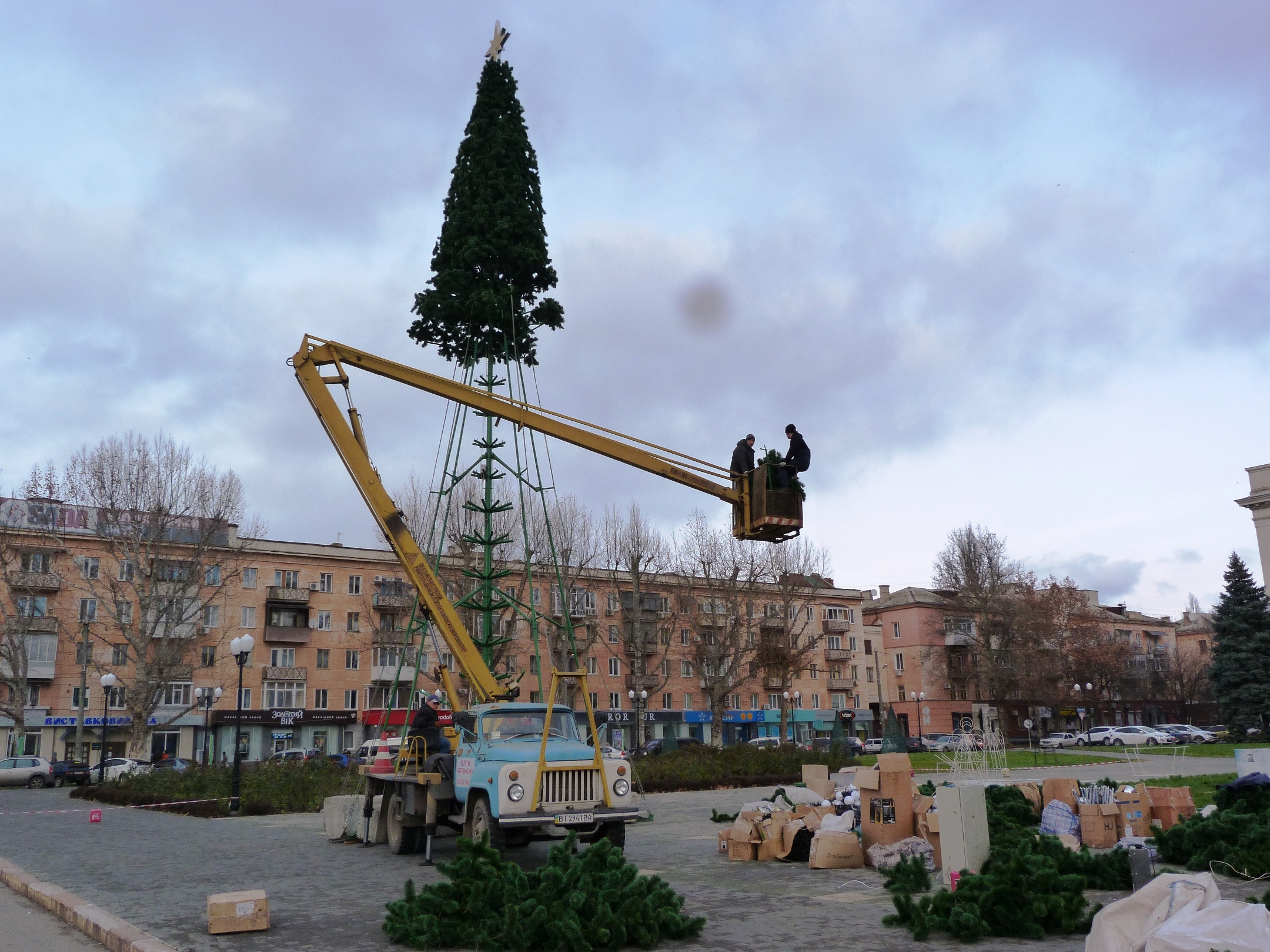 Возле главной херсонской елки появится большой новогодний городок (фото)