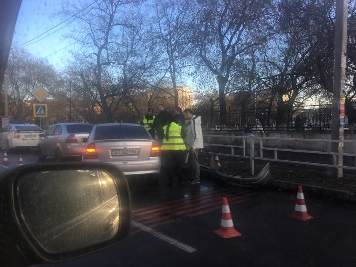 В Херсоне авария на улице Театральной