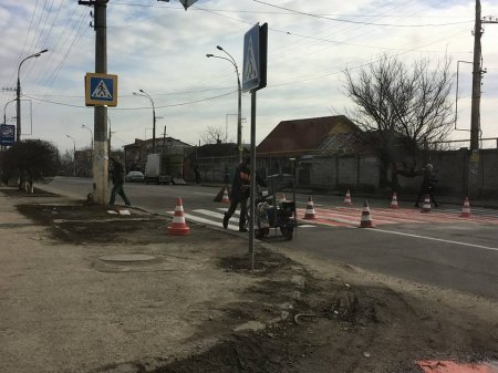 У Херсоні на одній з аварійних ділянок дороги нанесли 