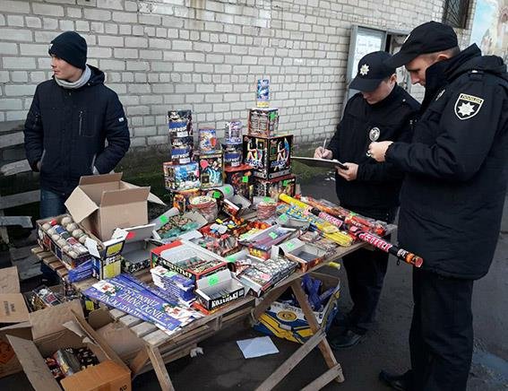 На Херсонщині  поліцейські вилучили понад 350 кг піротехнічних виробів (ФОТО)