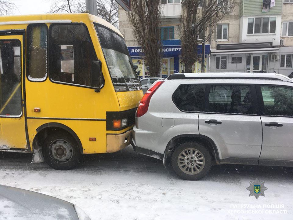 Сьогодні через погіршення погоди у Херсоні сталося вже 10 ДТП