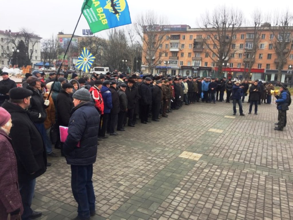 В Херсоне военные пенсионеры вышли на протест