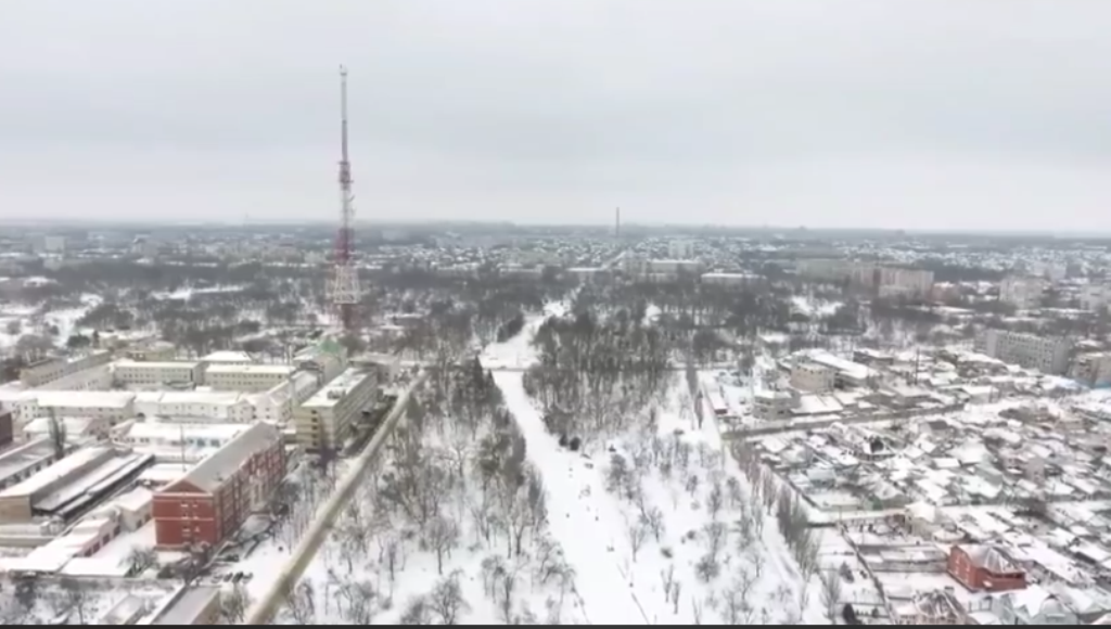 Херсонцам показали, как убирать снег с тротуаров (фото)