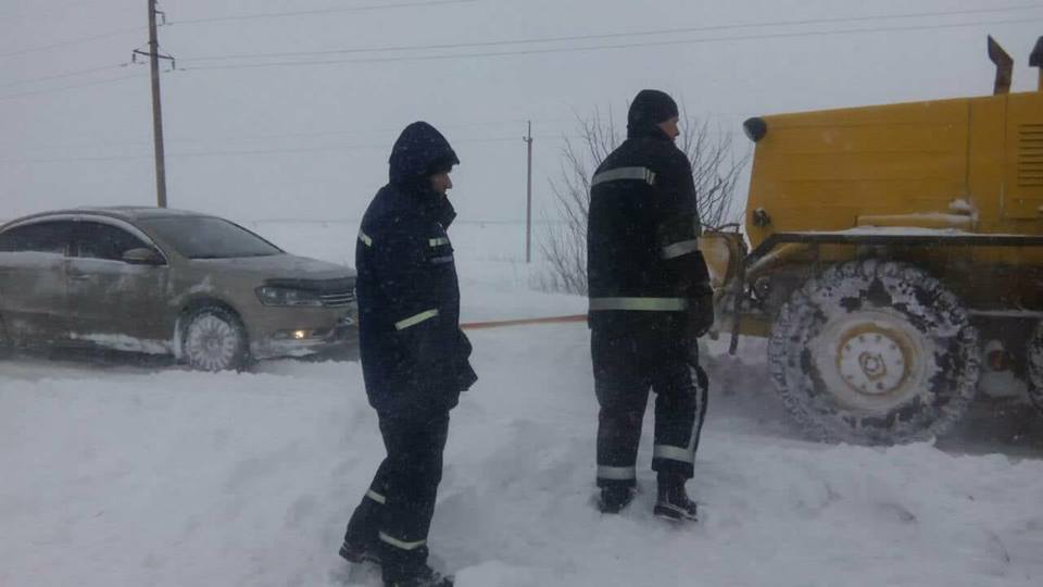 На Херсонщині ліквідовано ще один затор автотранспорту (фото)