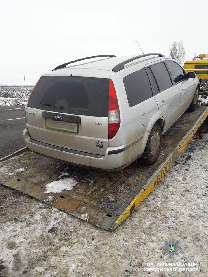 На Херсонщині патрульні виявили і вилучили не зареєстрований на території країни автомобіль