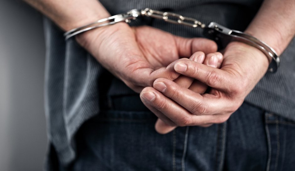 Житель Херсона засуджений на 9 років ув’язнення за розбійний напад на перехожого