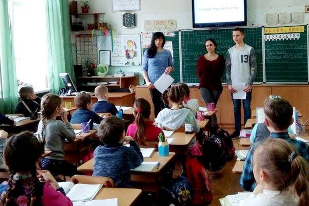 У Новокаховській школі вивчають віртуальні загрози, які можуть завдати шкоди в реальному житті