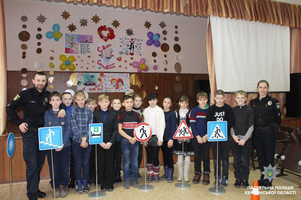 Херсонські патрульні відвідали Олешківських дітлахів