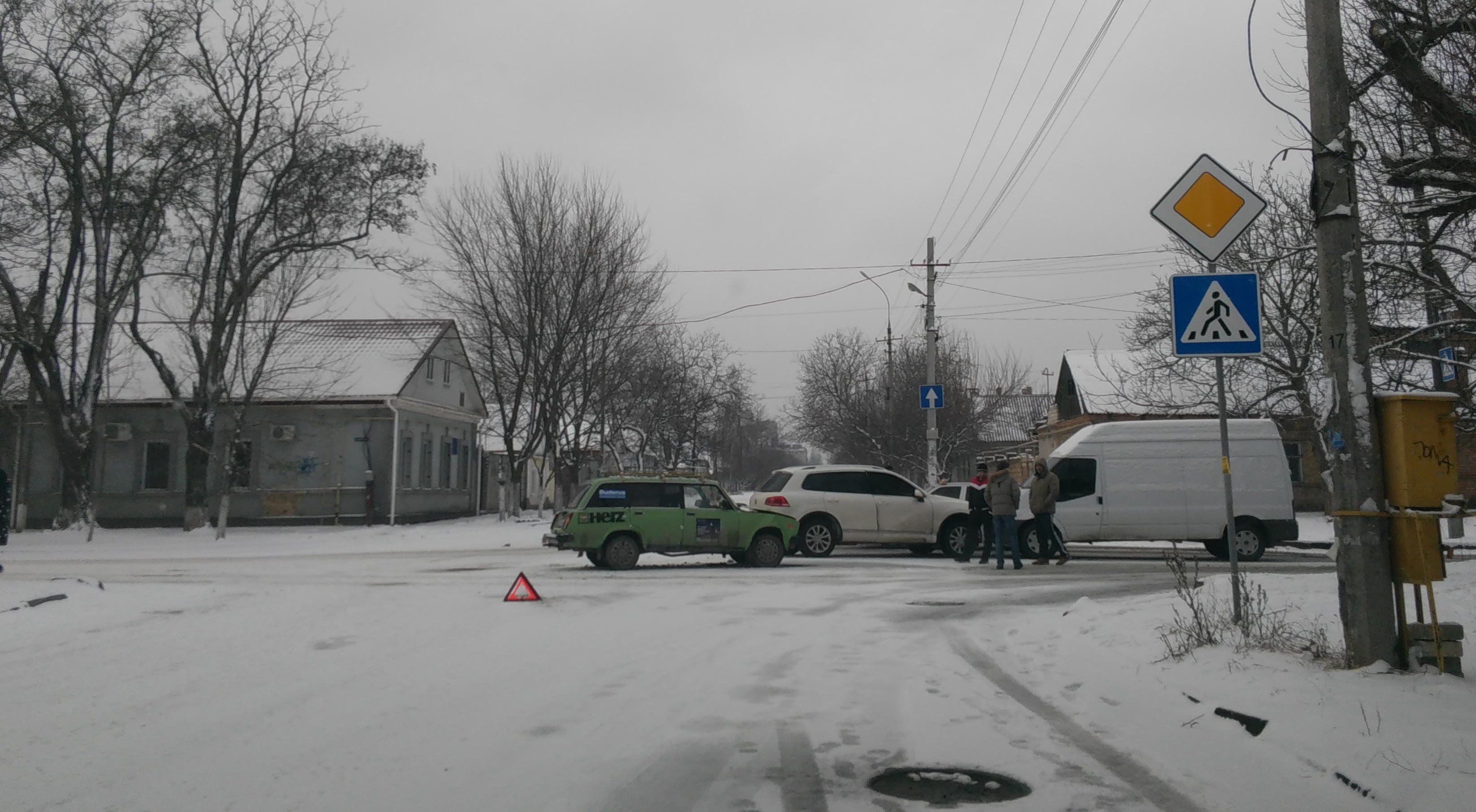 Сегодня в Херсоне повышена аварийность, но причина некоторых ДТП - не только скользкие дороги